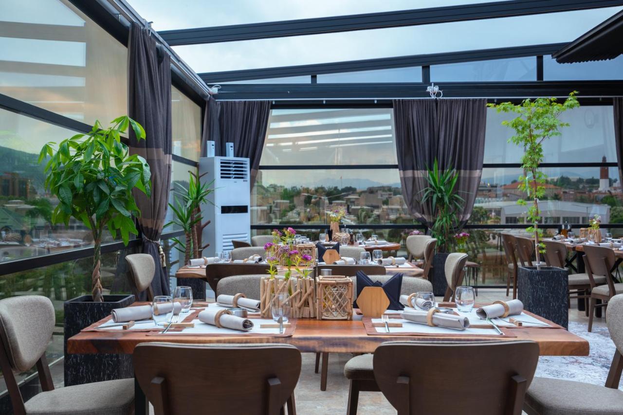 Austrian Palace Hotel Skopje Bagian luar foto